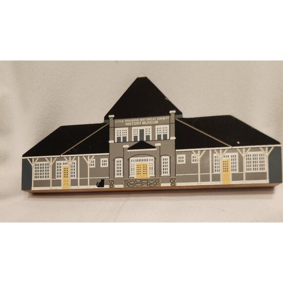 Cat’s Meow 1993 Petoskey Michigan History Museum Railroad Depot Country Clutter - Picture 1 of 3